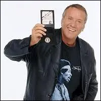 Dans quelle srie tlvise franaise Yves Rnier tient-il le rle principal ? (1976)