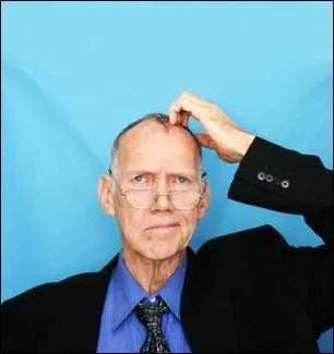 Cet homme lui, ne se rappelle pas des choses, son handicap et un sketche, lequel ?