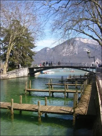 Quel est l'emblme du blason de la ville d'Annecy ?