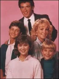 Quelle srie amricaine met en scne la famille Seaver ? (1985)