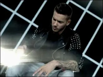 Quel titre de ''Mise à jour'' est sorti en clip le 25 novembre 2010 ?