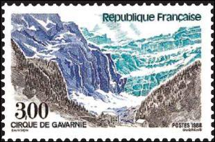 Quel est ce cirque des Pyrnes, class au Patrimoine mondial de l'humanit, connu pour son gigantesque mur de pierre naturel et sa haute cascade de 422 mtres, visible sur ce timbre de France ?