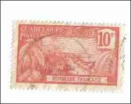 Quel est cette montagne de Basse-Terre en Guadeloupe, de faible altitude, visible sur ce timbre de France ?