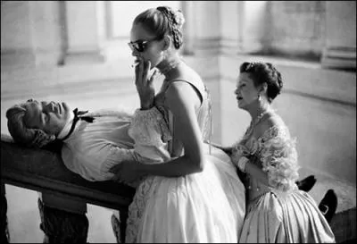 Les Liaisons Dangereuses. Quel anachronisme n'apparait pas sur cette image ?