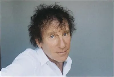 A qui s'adresse Alain Souchon quand il dit (je remplace le prnom par IL) : 'Comme elle est partie IL a les nerfs, IL boit du gin dans sa Chrysler... . attention IL tourne en rond' ?