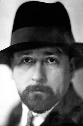 En souvenir de ce grand homme, on décerne chaque année le prix ''Albert-Londres'' qui récompense...