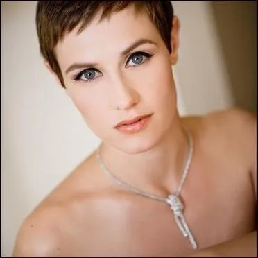 Quelle est la nationalité de la comédienne Cécile de France ?