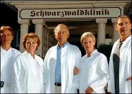 Quelle srie allemande de 1985 est un peu l'anctre de la srie 'Urgences' ?