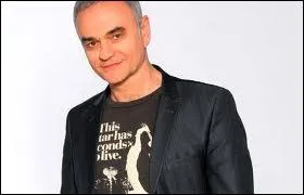 ''Elle danse tous les soirs
Pour les dockers du port 
Qui ne pensent qu'à boire... ''