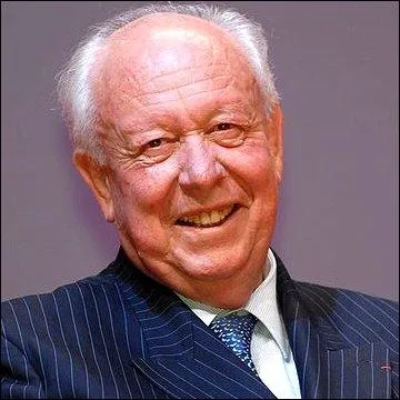 Actuel Snateur-Maire de Marseille (2012), n  Marseille le 8 Octobre 1939.