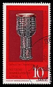 Quel est cet instrument  percussion trs rpandu dans le Maghreb, le Moyen-Orient et les Balkans (visible sur ce timbre d'Allemagne de l'Est) ?