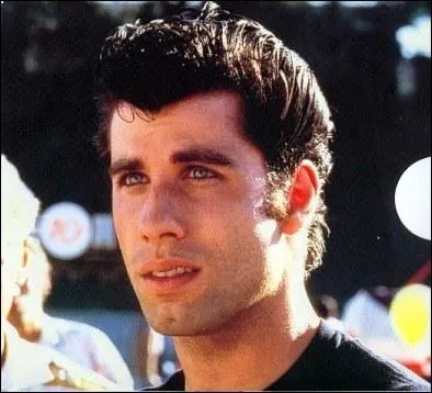Par quel film John Travolta renoue-t-il avec la gloire internationale en 1994 ?
