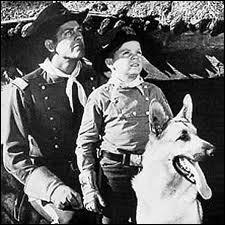 Le premier chien star du petit écran est sûrement Rintintin, ce magnifique berger allemand de Fort Apache qui accourait dès que son jeune maître criait : ''Youhou Rintintin ! '' . Quel était le nom du héros ?