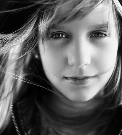 Cette jeune fille a exactement dix ans. Calcule son ge en mois.