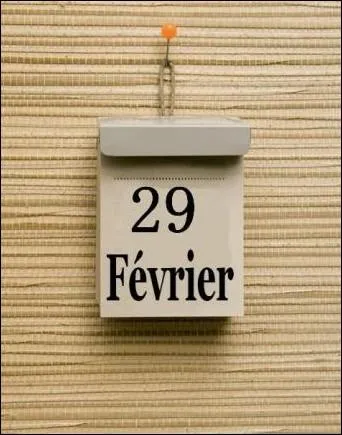 Et quel mot rpond  celle-ci : 'Une fois tous les quatre ans, l'anne dure 366 jours. Le mois de fvrier a alors 29 jours au lieu de 28' ?