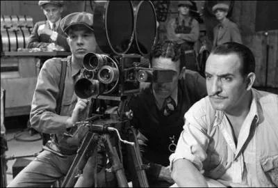 Tourn  Hollywood, il raconte l'histoire de George Valentin, une star du cinma muet confronte  l'arrive des films parlants entre la fin des annes 1920 et le dbut des annes 1930.