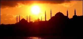 Dans quelle ville ne dit-on pas : ''AID MILAD SAID'' ?