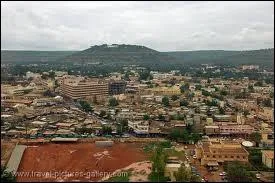 On vous comprendra sûrement mais ce n'est pas la langue officielle du pays si vous dites ''HAPPY BIRTHDAY'' à...