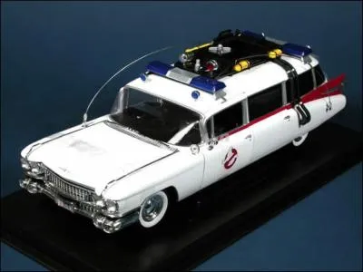 Dans le film ''SOS Fantômes'' , les héros chasseurs d'ectoplasmes débarquaient d'une ------------.