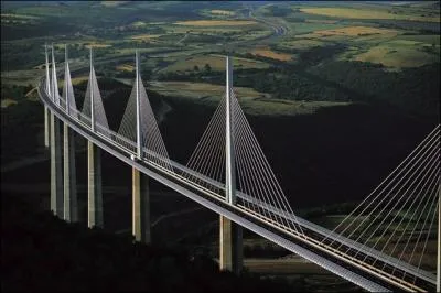 Ce viaduc de Millau donc se trouve dans le dpartement de ...