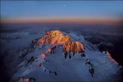 Ce sommet enneig, c'est ... .