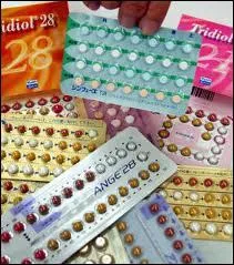 A quelle loi les femmes doivent-elles l'autorisation de la contraception orale en 1972 ?