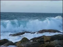 La mer d'Iroise se trouve dans l'ocan ... .