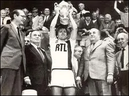 Quel fut le premier titre obtenu par le Paris Saint- Germain en 1982 ?