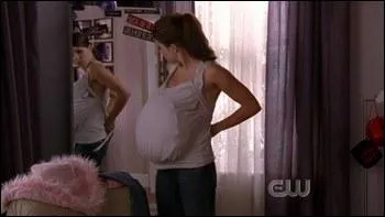 Qui tombe enceinte en mme temps que Brooke ?