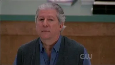 Le chien du profeseur de Nathan sait faire...