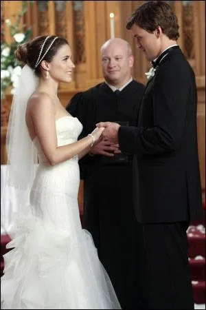 Qui est absent pour le mariage de Brooke et Julian ?