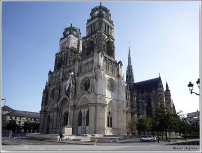 La Cathdrale Sainte-Croix d'Orlans. Question sur la religion catholique : Combien d'annes a dur le pontificat du pape Jean-Paul II ?