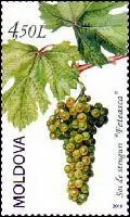Quel est ce fruit transform en jus et en vin visible sur ce timbre de Moldavie ?
