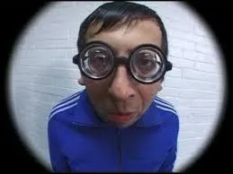 Qui prsentait les invits de l'mission  Nulle part ailleurs  dans sa rubrique humoristique intitule  Fallait pas l'inviter  ?