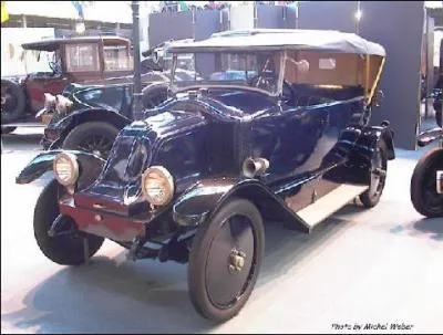 Paris Varsovie en 43 h non-stop ! En 1922, cette voiture bat le  Nord-Express , un train mythique de 5 h. C'est une...