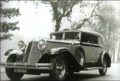 Symbole du luxe, cette Reinastella de 1933 a mme inspir Herg qui la dessine devant Moulinsart dans ...