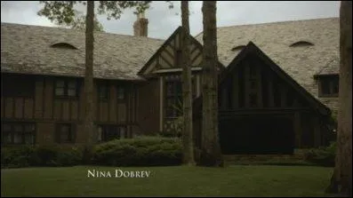 A quel endroit dans la maison des Salvatore, Katherine a-t-elle trouv la pierre de lune ?