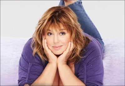 Son prnom est chant par ... .