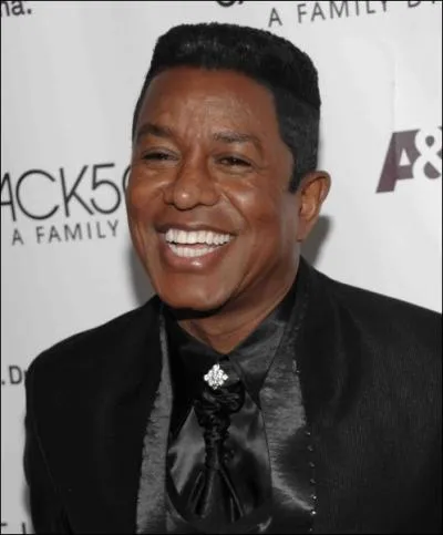 Son prnom est chant par ... .