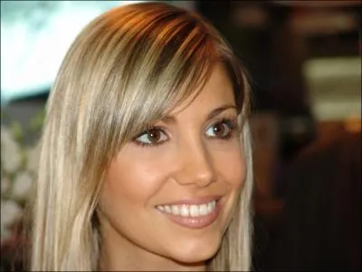 Son pr�nom est chant� par ... .