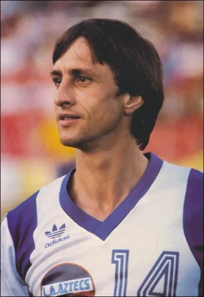 Son pr�nom est chant� par ... .