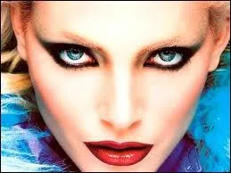 Quel est le nom de ce mannequin ?