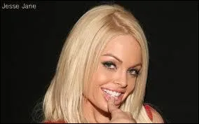 Quel est le nom de ce mannequin ?