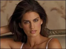 Quel est le nom de ce mannequin ?