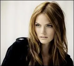 Quel est le nom de ce mannequin ?