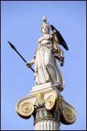Quel est le nom de la fille que Zeus a eu avec l'Océanide Metis ? Ses principaux attributs sont l'égide, le casque, la lance et le bouclier...