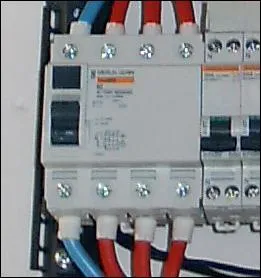 Quel est ce composant qui équipe ce tableau de distribution ?