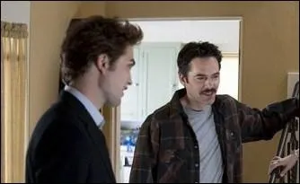 Que recherche-t-elle sur Internet en rentrant chez elle ?