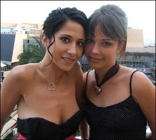 Qui sont les 2 filles sur cette photo ?