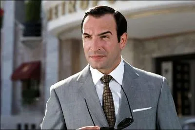 En 2006 et en 2009 , il joue un agent secret ; il est :